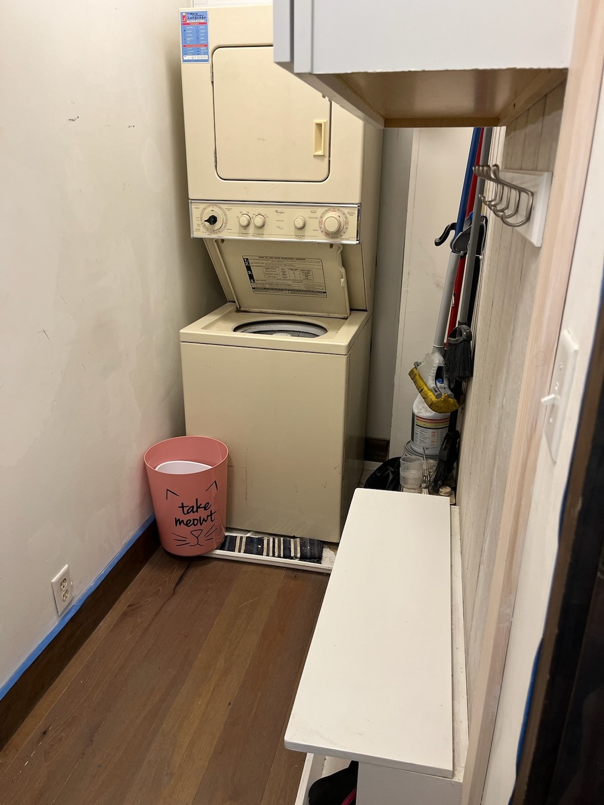 Basic Laundry/ utility room - 10426 Vistula Rd