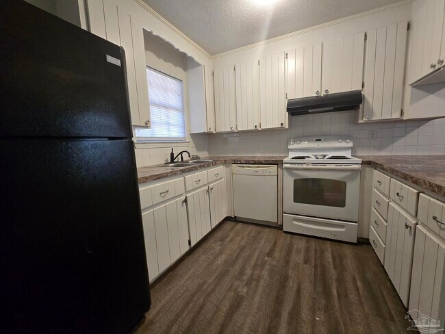 Building Photo - 4609 Saufley Field Rd