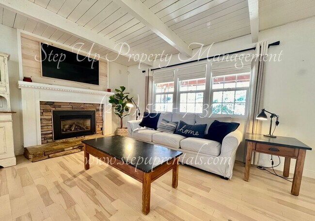 Building Photo - Stunning 3 Bedroom 2 Bath Home In Soulsbyville!!!