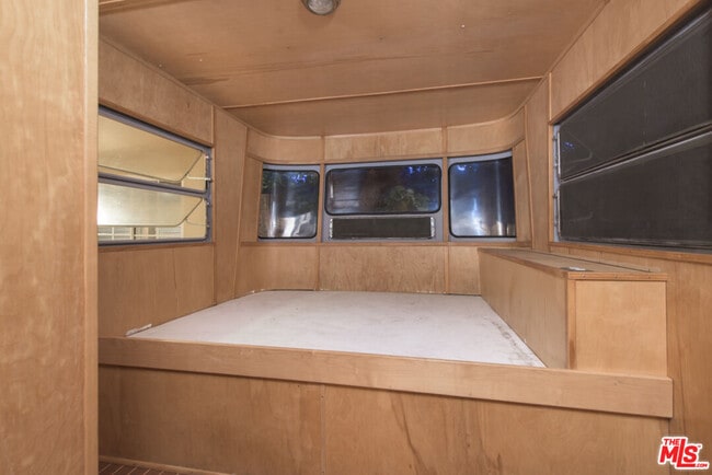 Building Photo - 272 N Topanga Canyon Blvd