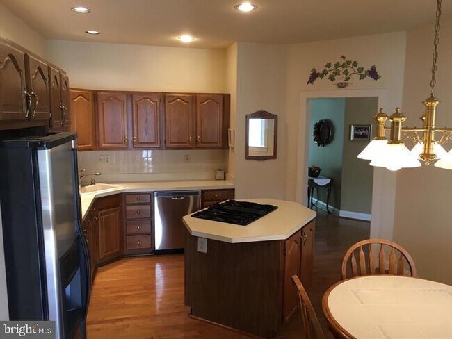 Building Photo - 185 Daylesford Blvd