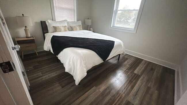 Building Photo - 403 Cedar Lane Rd