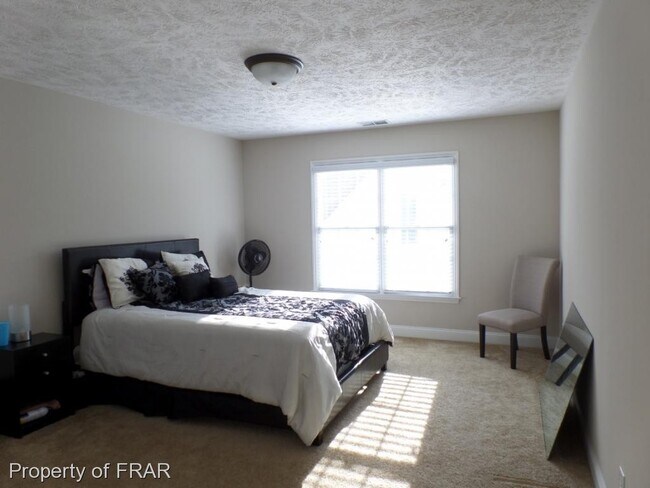 Building Photo - 124 Highgrove Ct