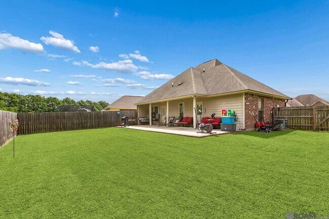 Building Photo - 40300 Creek Bend Dr