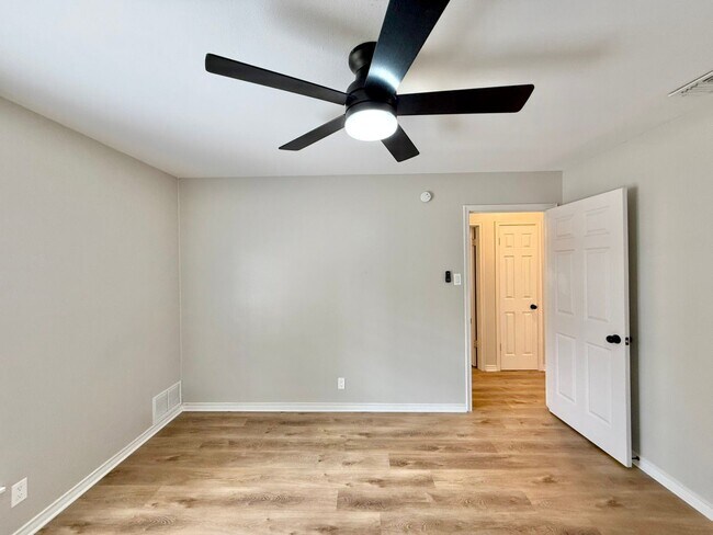 Building Photo - Tour today! Stunning 4-bedroom, 2-bath bea...