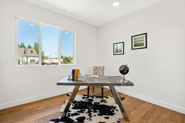 Room 3 - 820 S Wilton Pl