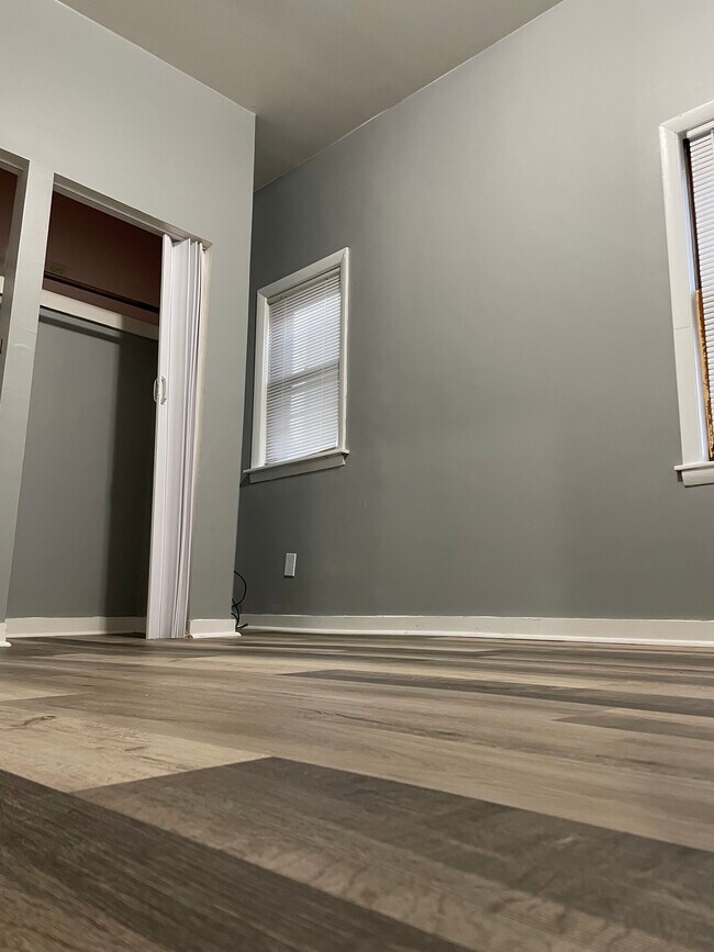 Building Photo - 107 W 118th St