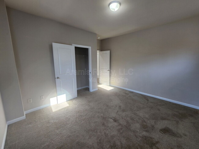 Building Photo - 1919 Briarcliff Wy