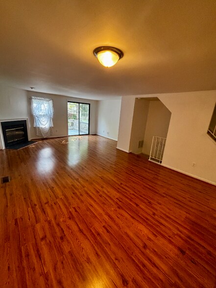 Building Photo - 5 Hawk Run Ct