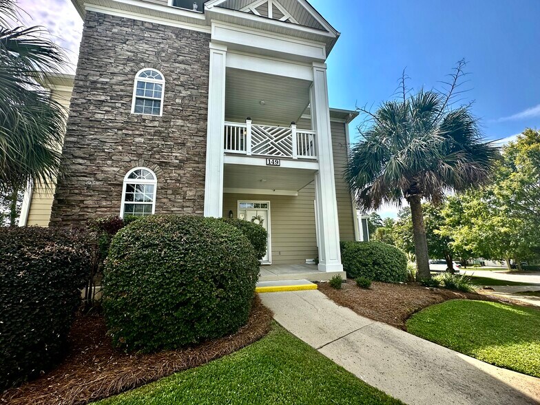 Building Photo - 149 Breezes Dr