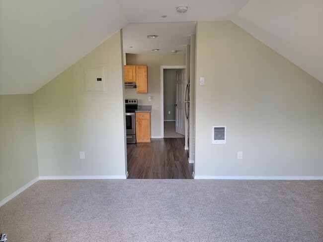 Building Photo - Cozy 1 bedroom 1 bath newly remodeled apar...