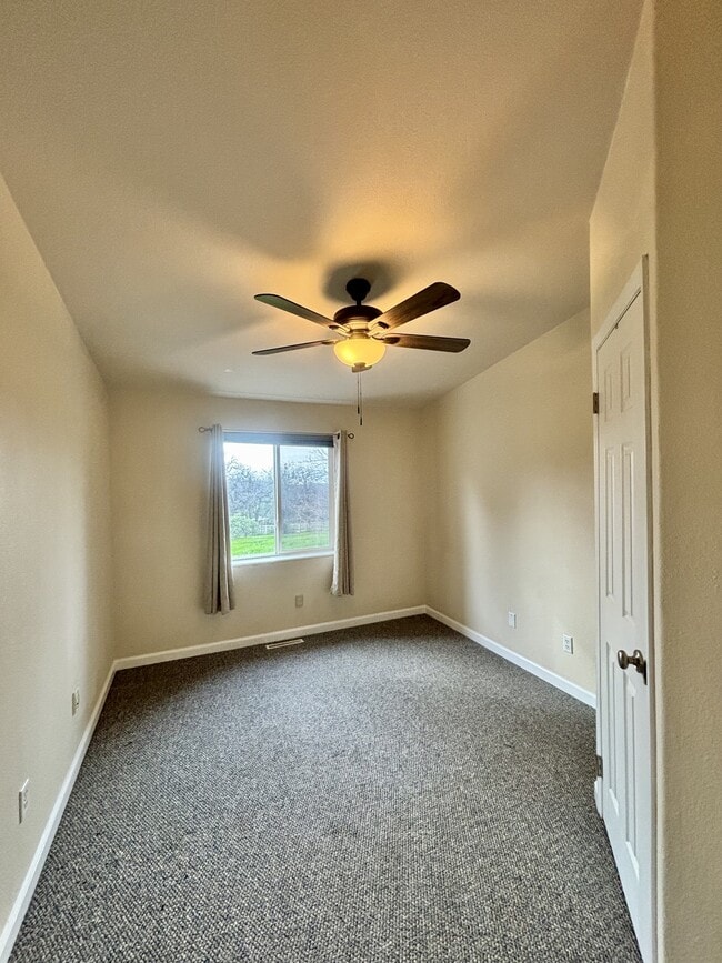 Building Photo - 10389 N Ponderosa Way