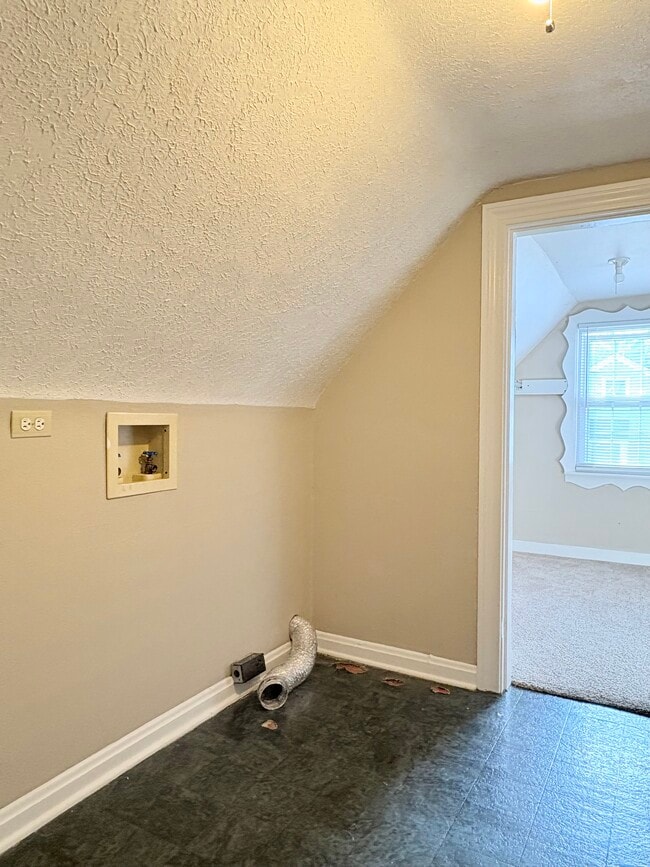 Building Photo - 707 Edgewood St