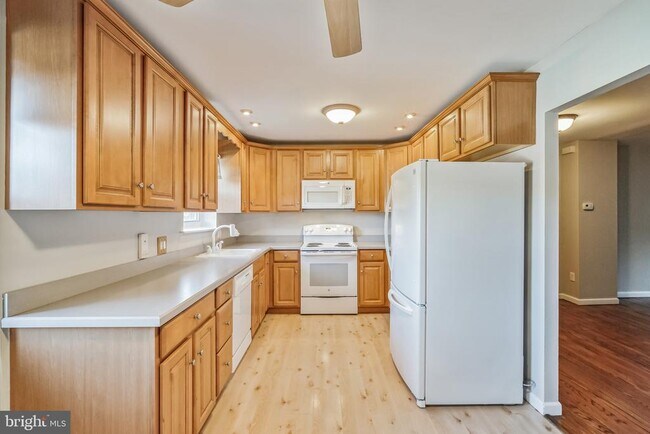 Building Photo - 127 Sutcliffe Ln
