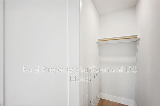 Building Photo - 1112 6th St NW