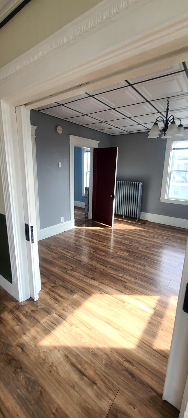 Building Photo - 33 Howard St