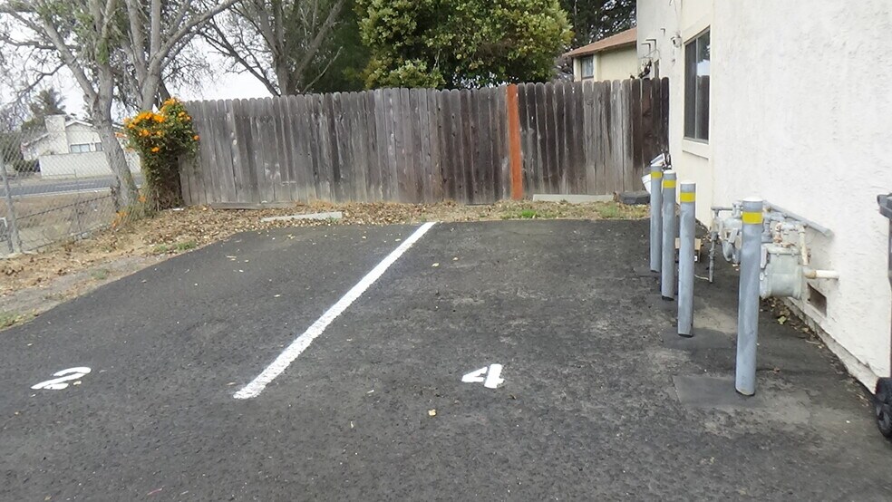 1 off street parking space - 712 Summerwood Ln