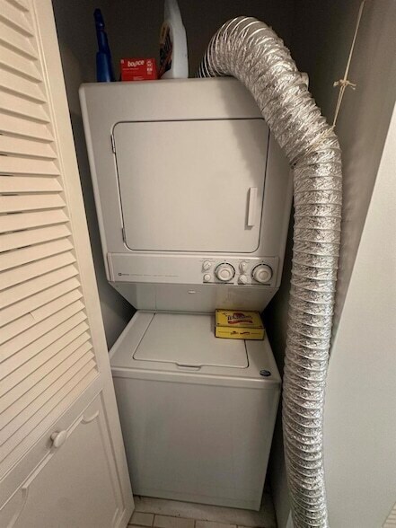 Building Photo - 145 S Ocean Ave