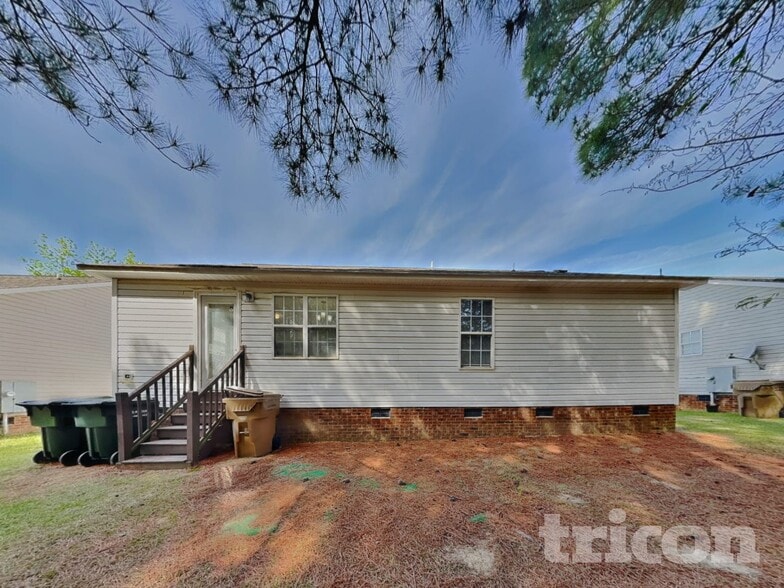 Building Photo - 701 Avondale Dr