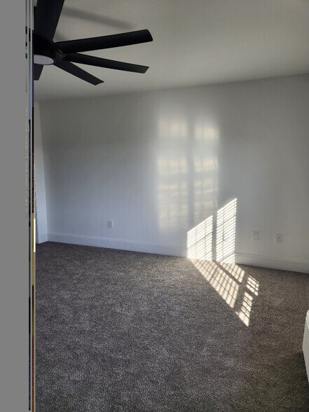 Building Photo - 2 Grove St