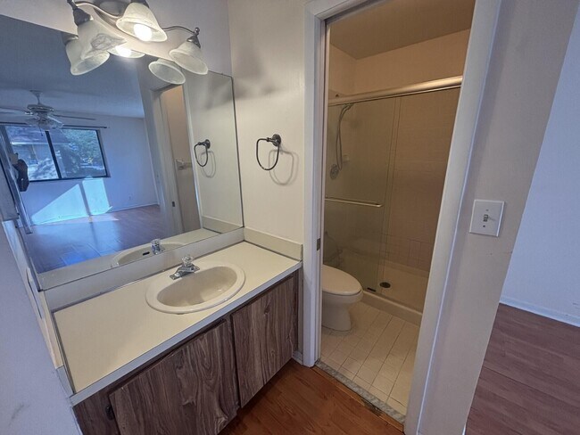 Building Photo - 110 SE 7th St