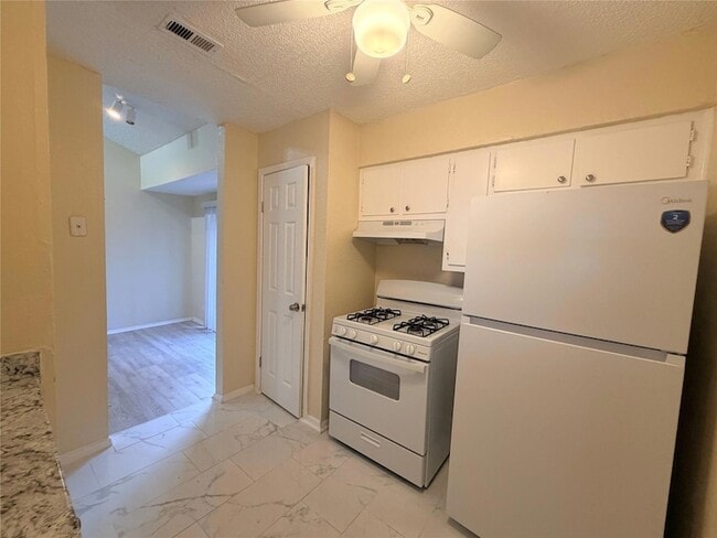 Building Photo - 4302 Scottsdale Rd