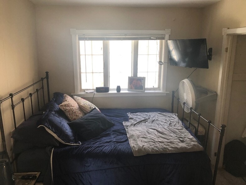 Building Photo - 510 Holcombe St S