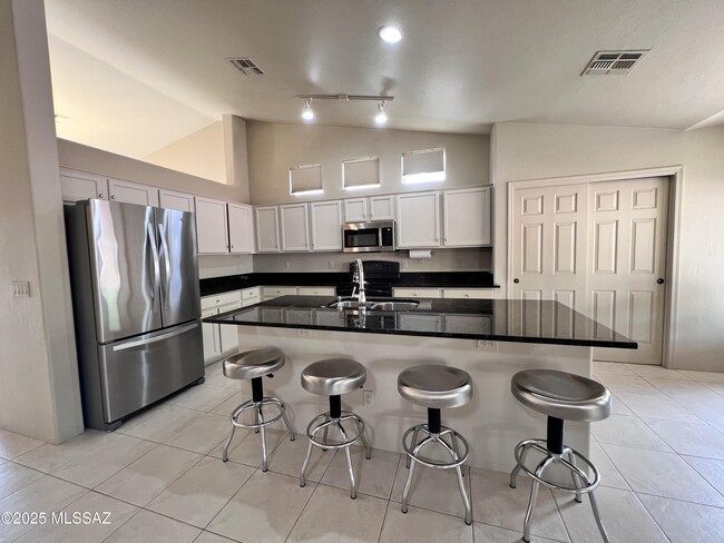 Building Photo - 8679 N Ahwatukee Way