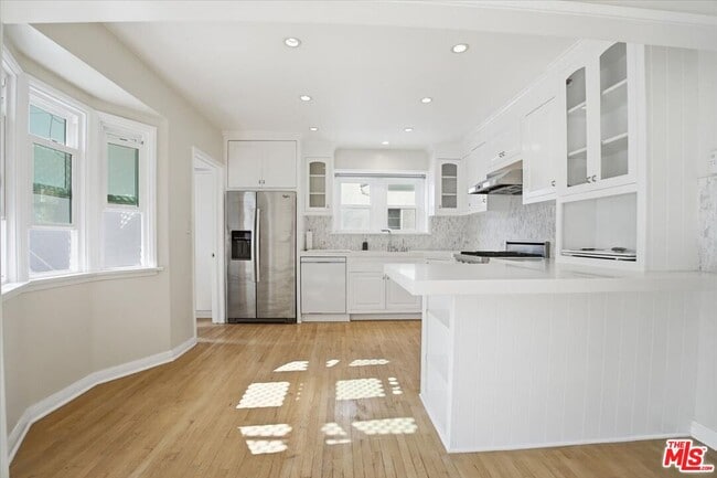 Building Photo - 2317 Veteran Ave