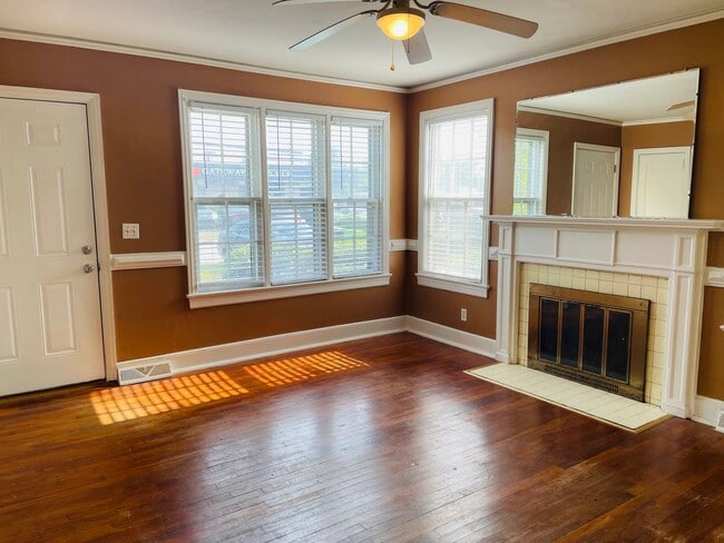 Building Photo - 2 Bedroom, 1 Bathroom in Olympia - Available Now!