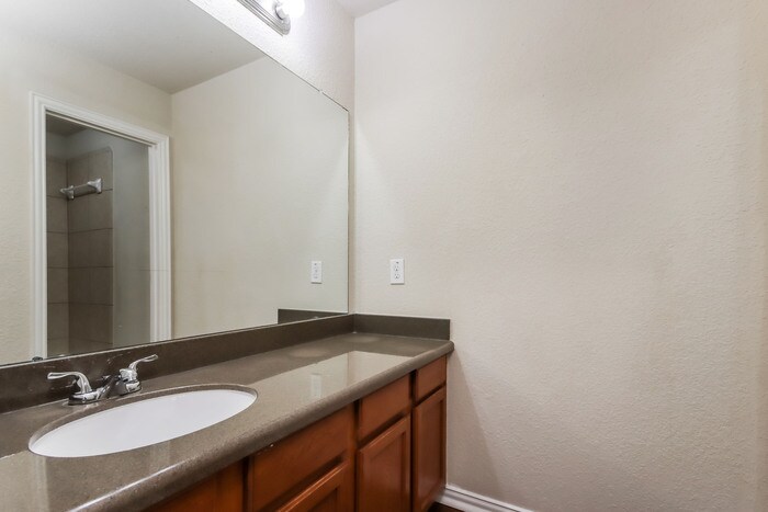 Building Photo - 26049 Kingshill Dr