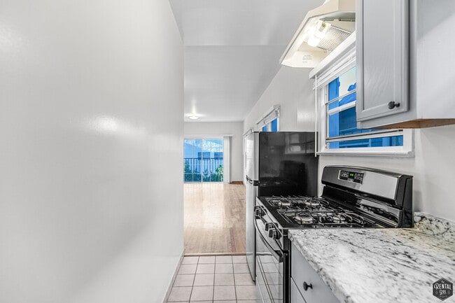 Building Photo - 26 Breeze Ave