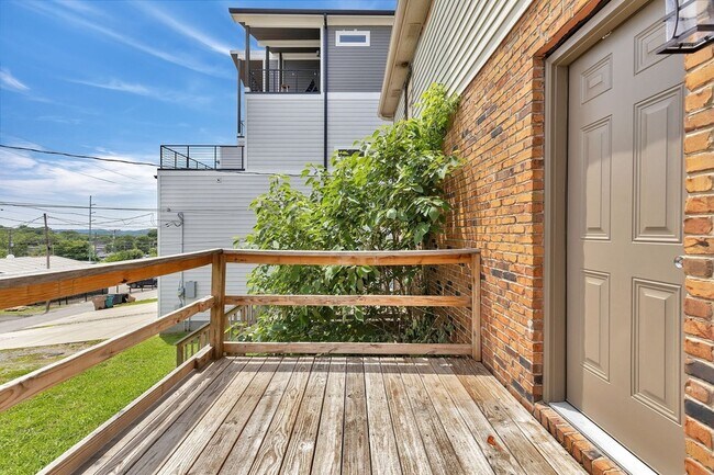 Building Photo - 3319A Felicia St