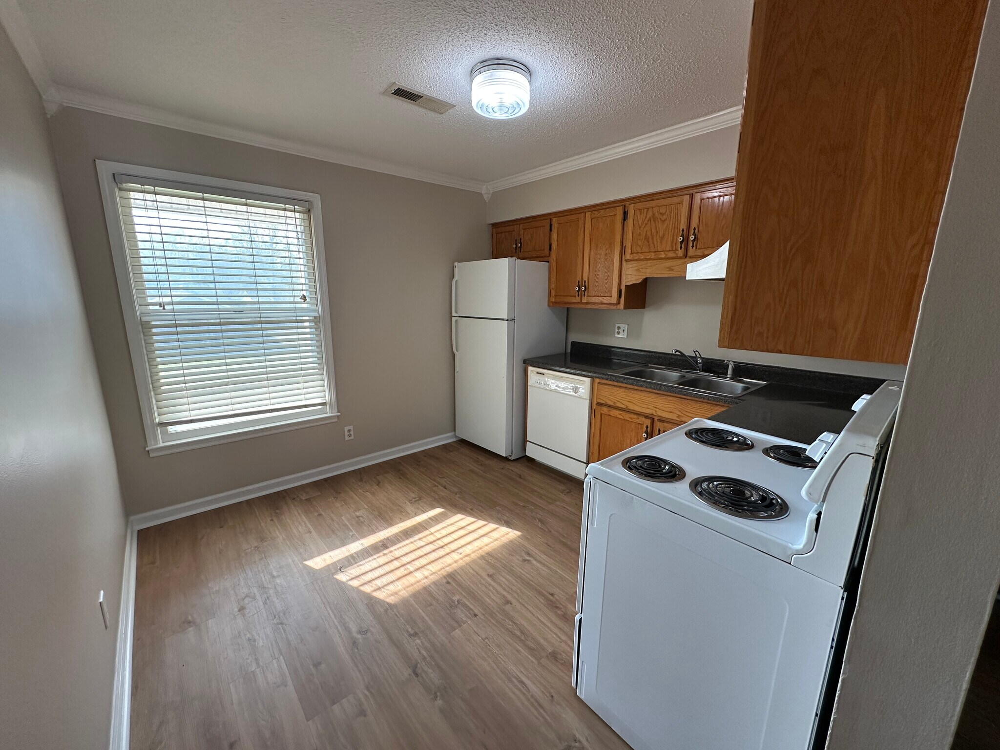 Building Photo - 2145 Westmead Dr SW