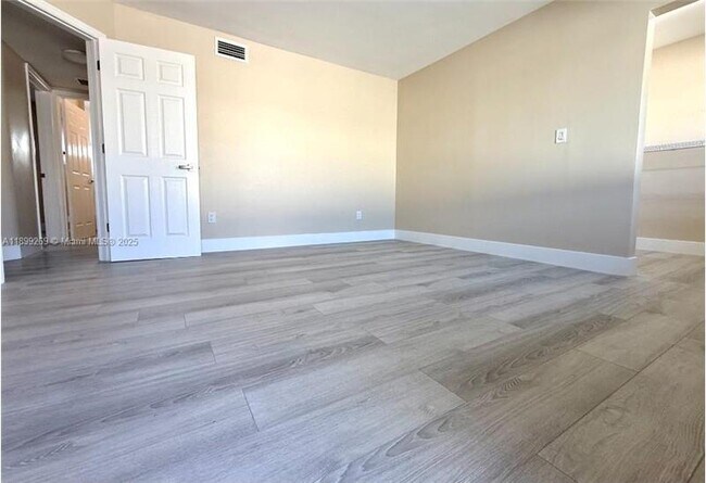 Building Photo - 716 NE 7th St