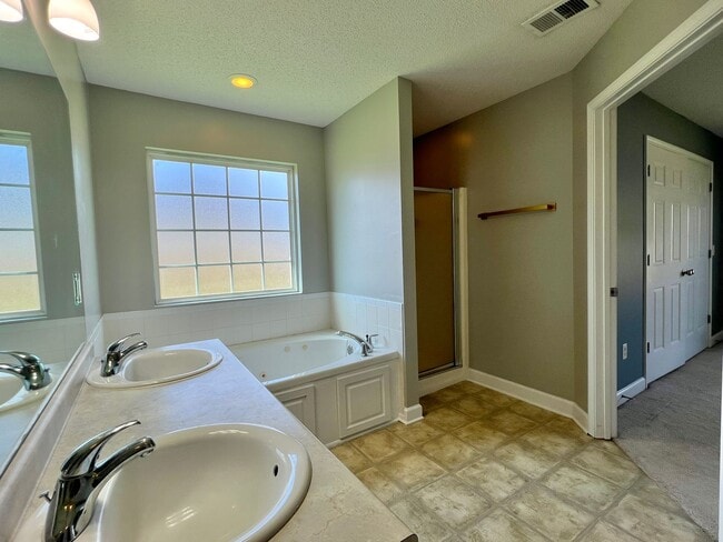 Building Photo - 110 Auburn Cir