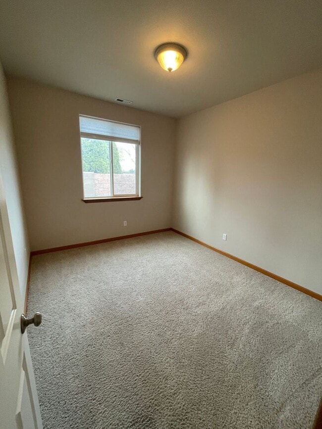 Building Photo - Amazing family home in the perfect location!