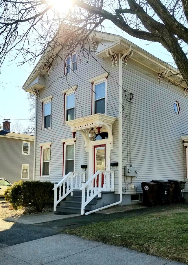Primary Photo - 18 King St