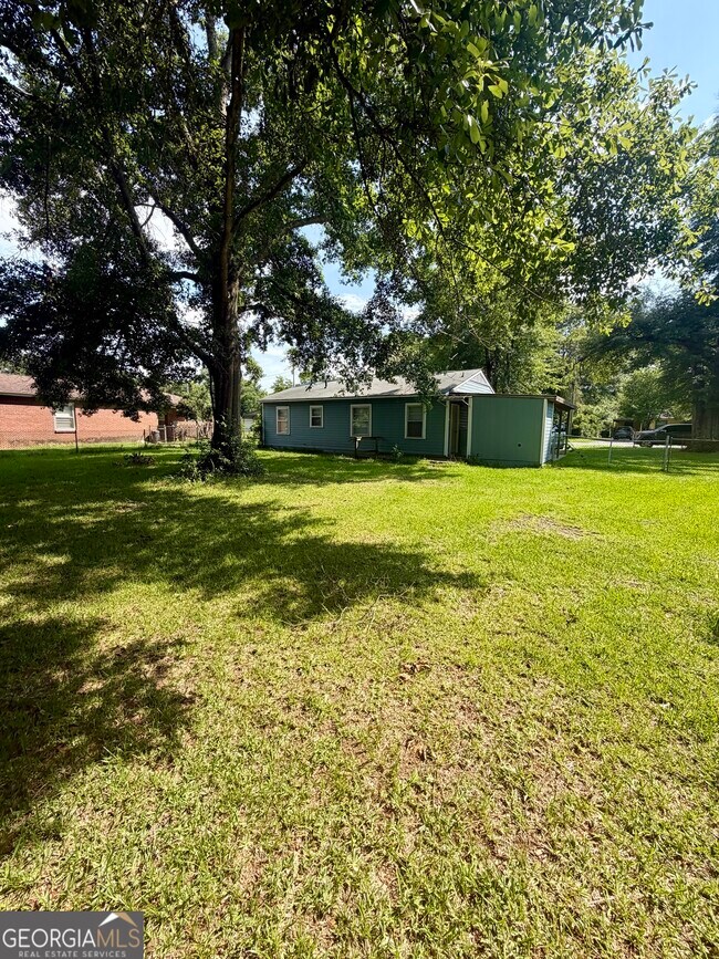 Building Photo - 208 Crescent Dr