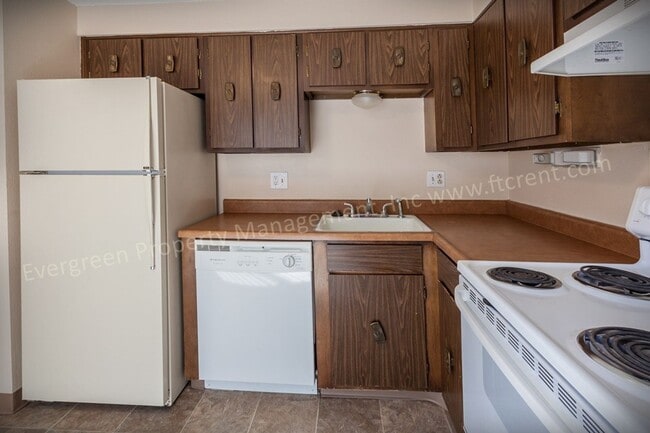 Building Photo - 1707-1721 E 16th St