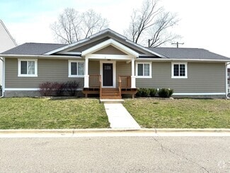 Building Photo - 3 Maple Vlg Ct
