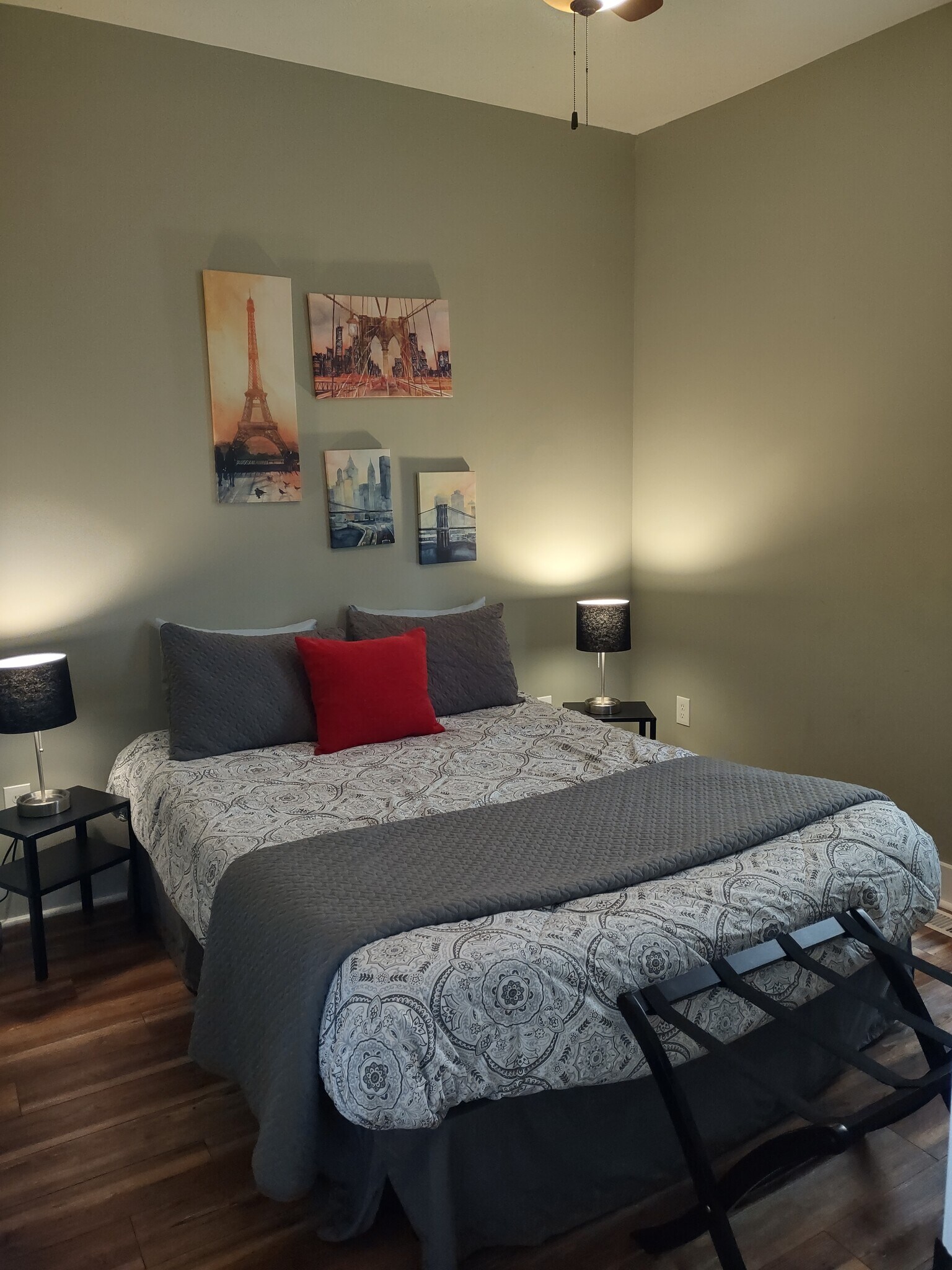 Building Photo - 3144 Woodbine Ave