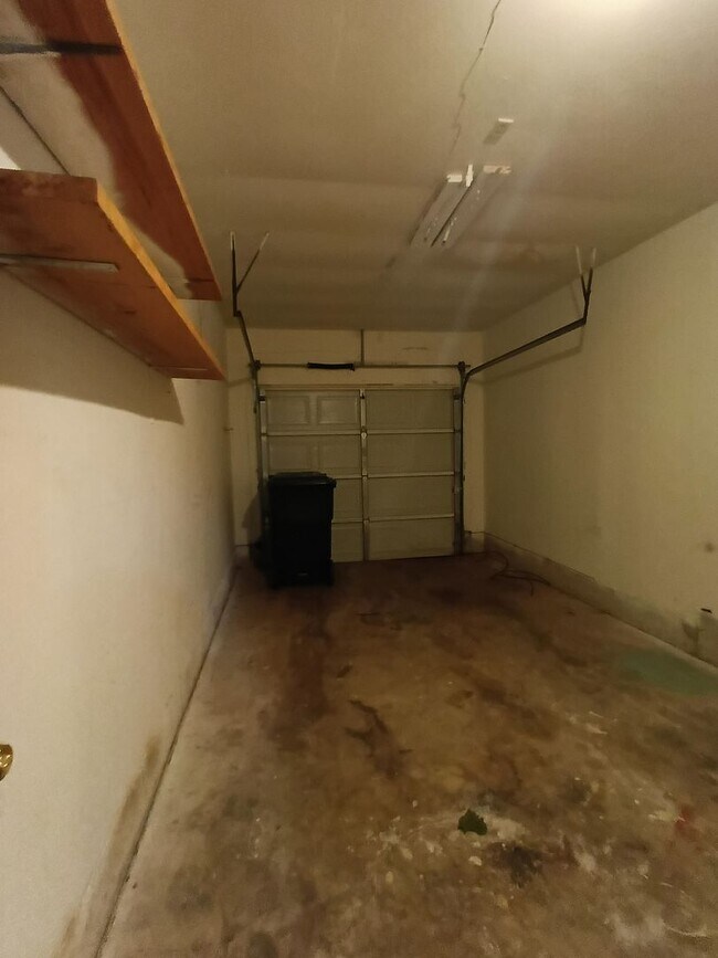 Building Photo - Wonderful Kitchen & New flooring! FIRST FU...