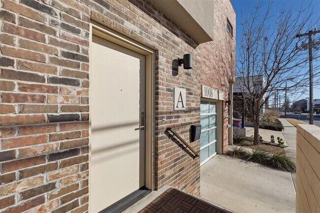 Building Photo - 1008 N Francis Ave