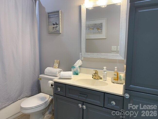 Building Photo - 9033 Rosalyn Glen Rd