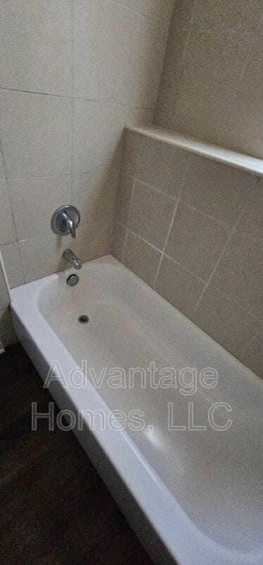 Building Photo - 704 N 70th St