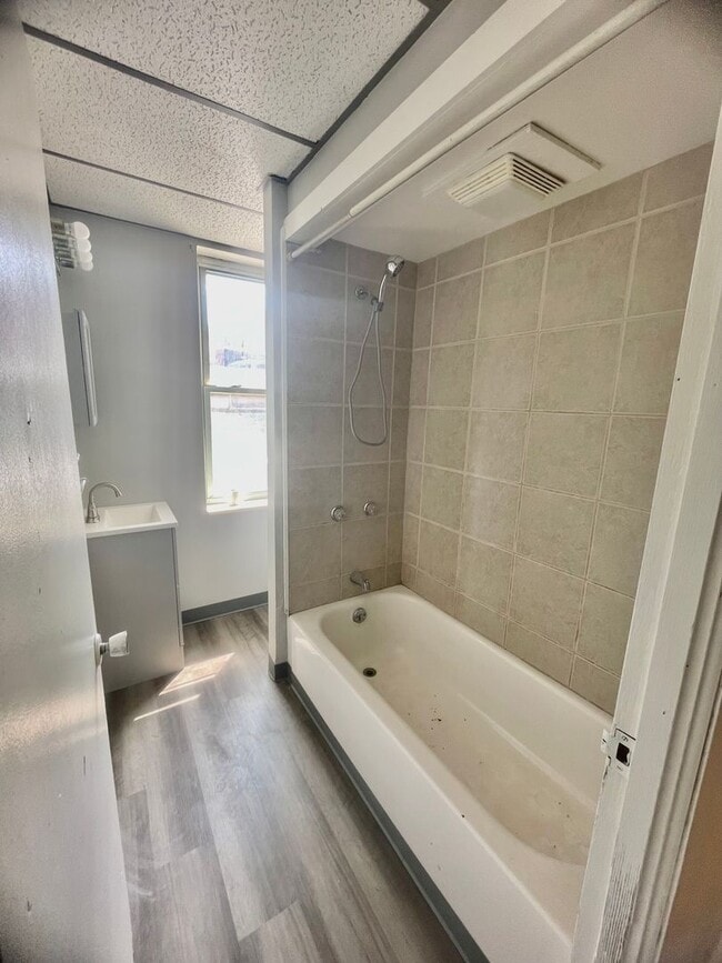 Building Photo - 2 Bed 1 Bath- Pittsburgh Pa