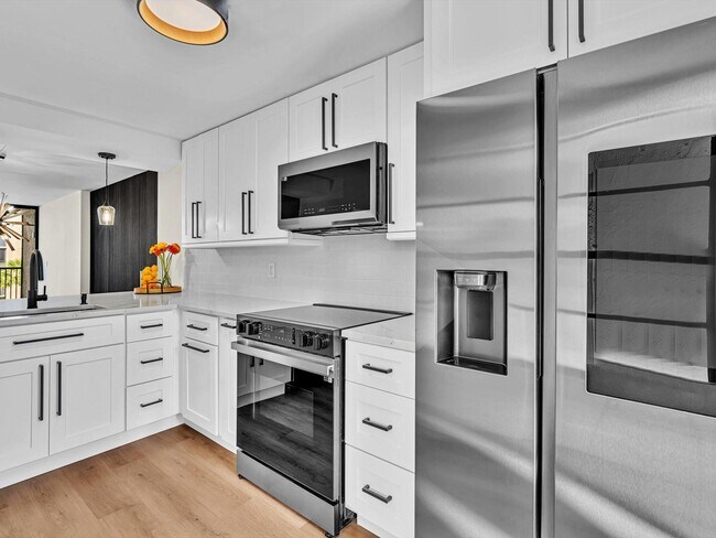 Building Photo - 21 Royal Palm Way