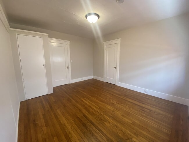 Building Photo - 1401 Bellevue Ave