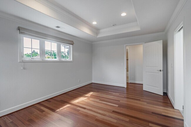 Building Photo - 130 Heather Ln